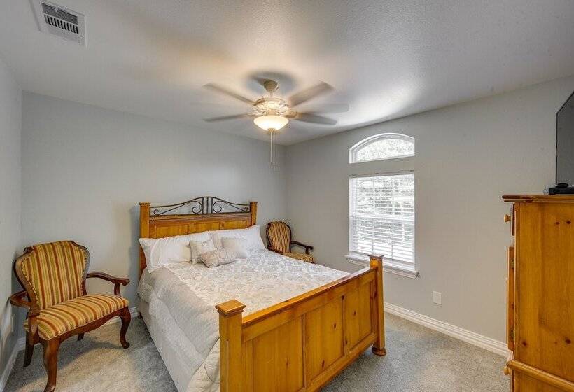 Callender Lake House: Fish, Boat + More!