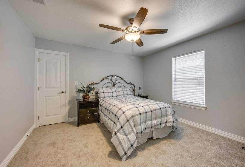 Callender Lake House: Fish, Boat + More!