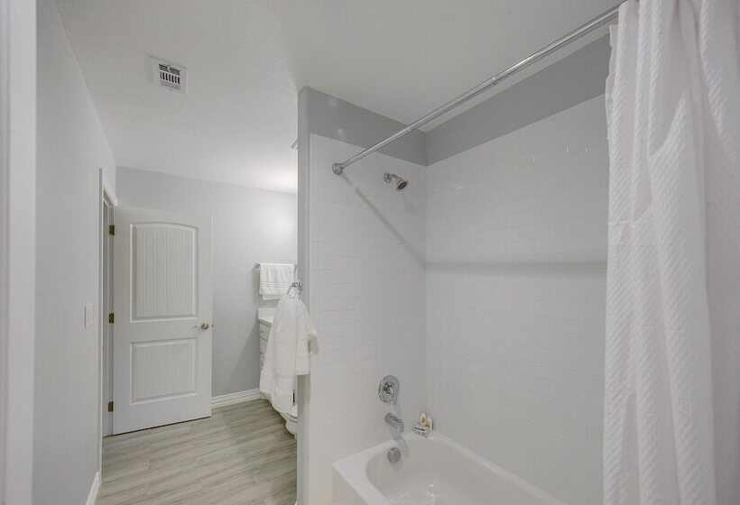 Callender Lake House: Fish, Boat + More!