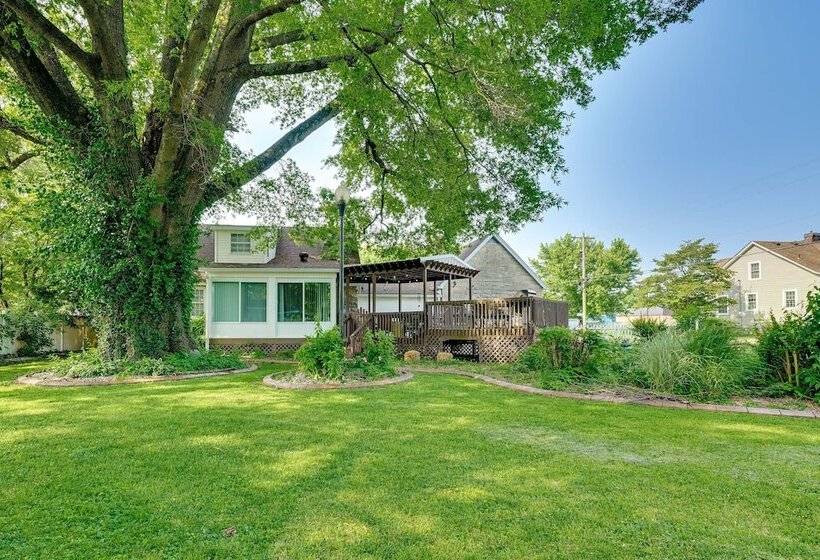 Charming Bardstown Home W/ Deck ~ 1 Mi To Downtown