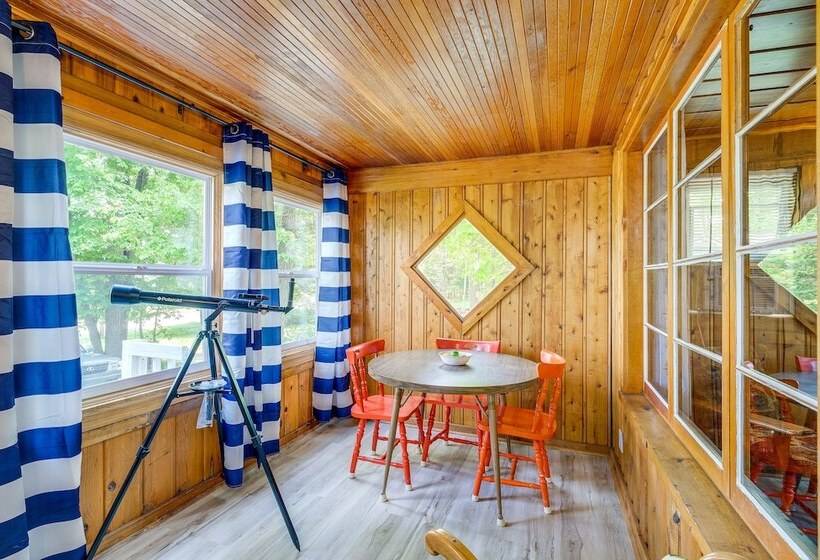 Charming Michigan Cottage W/ Sunroom & Lake Access