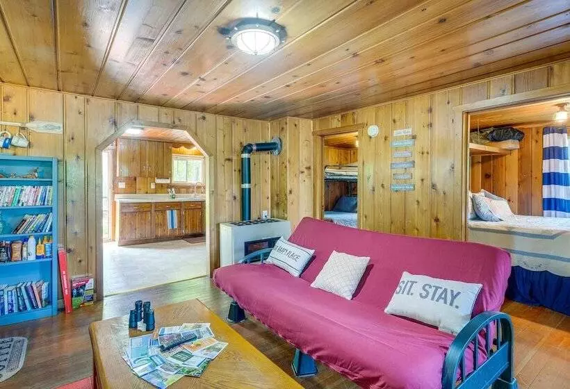 Charming Michigan Cottage W/ Sunroom & Lake Access