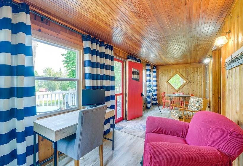 Charming Michigan Cottage W/ Sunroom & Lake Access