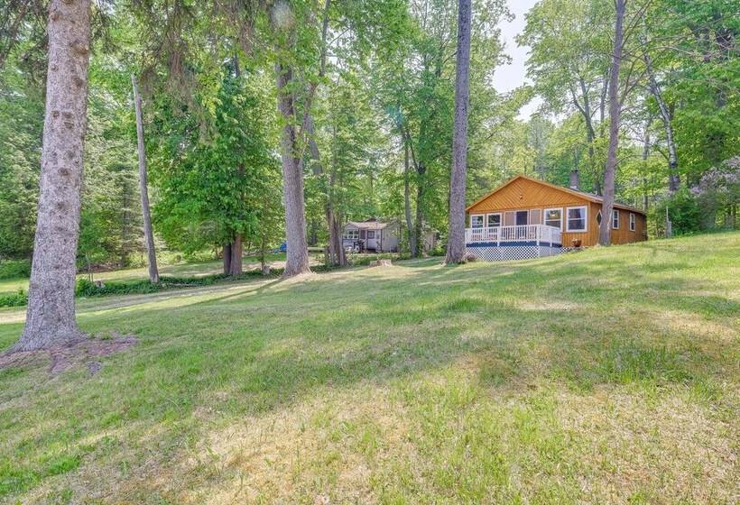 Charming Michigan Cottage W/ Sunroom & Lake Access
