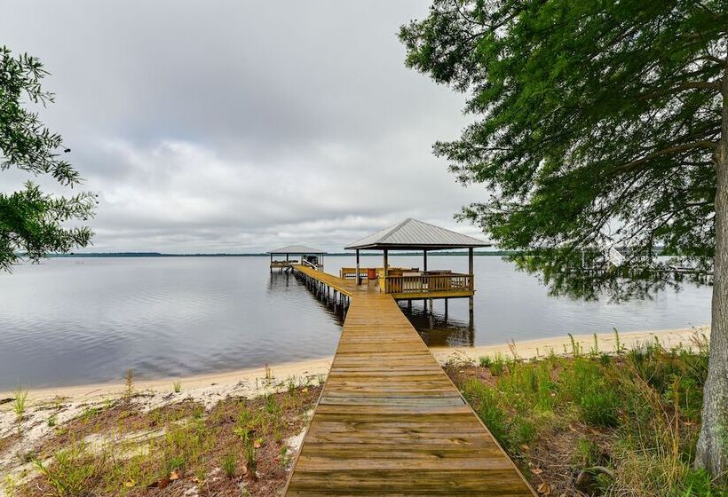 Couples Retreat On Bay Tree Lake