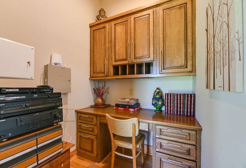 Couples Retreat On Bay Tree Lake