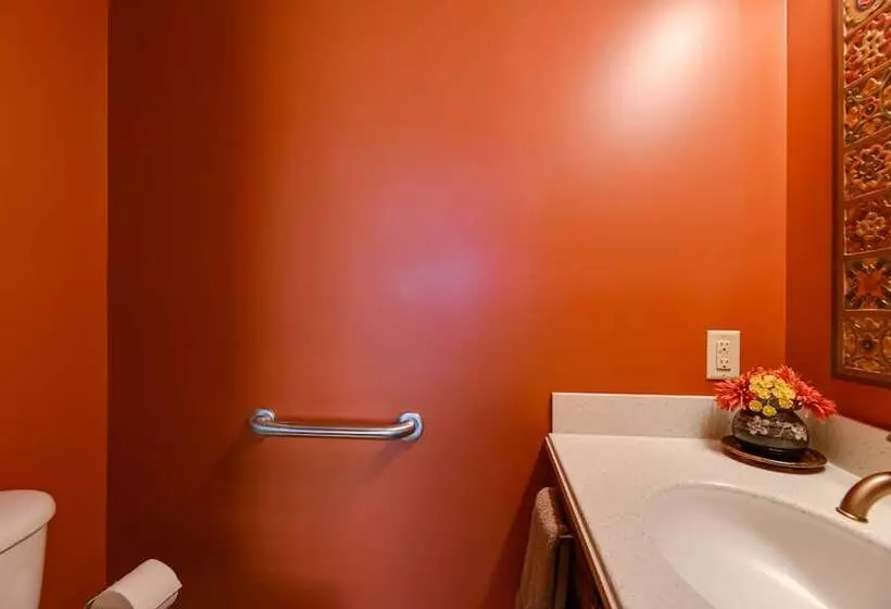 Couples Retreat On Bay Tree Lake