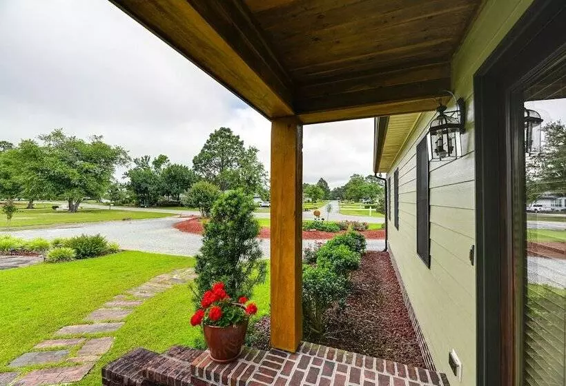 Couples Retreat On Bay Tree Lake