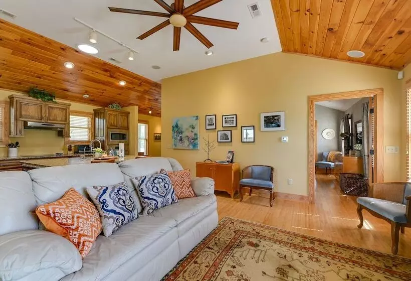 Couples Retreat On Bay Tree Lake