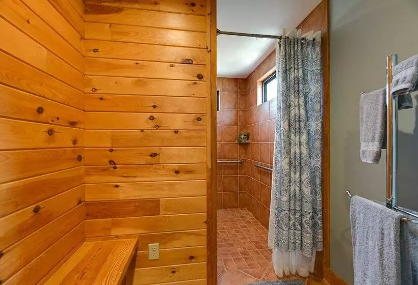 Couples Retreat On Bay Tree Lake