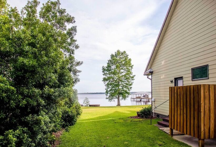 Couples Retreat On Bay Tree Lake