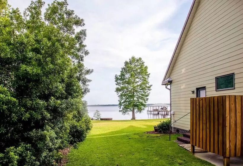 Couples Retreat On Bay Tree Lake