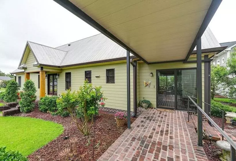 Couples Retreat On Bay Tree Lake