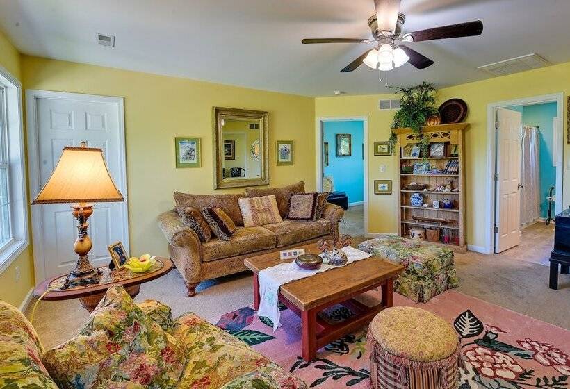 Cozy Georgetown Cottage On A Working Horse Farm!