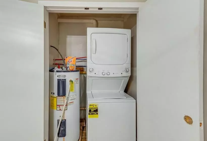 Cozy Tennessee Retreat W/ Patio & Charcoal Grill!