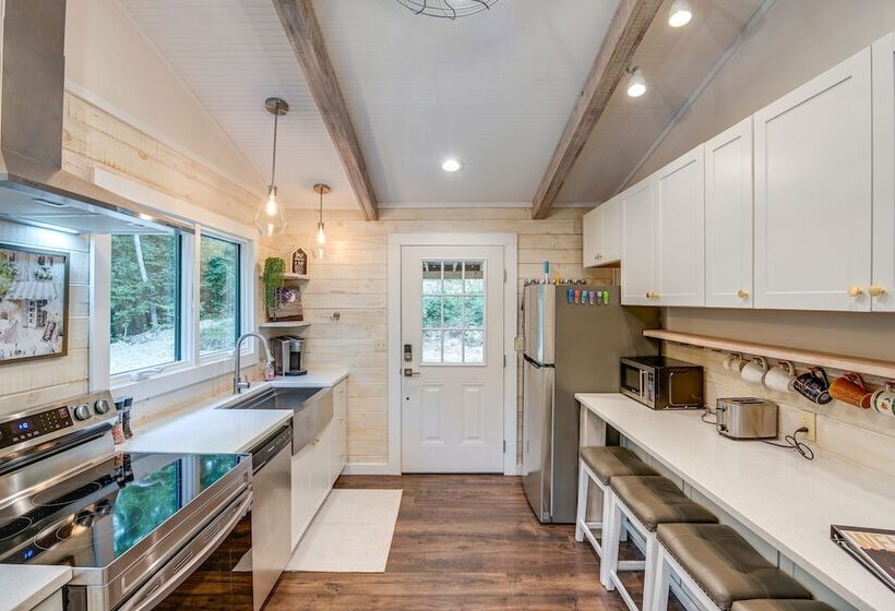 Cozy Tennessee Retreat W/ Patio & Charcoal Grill!