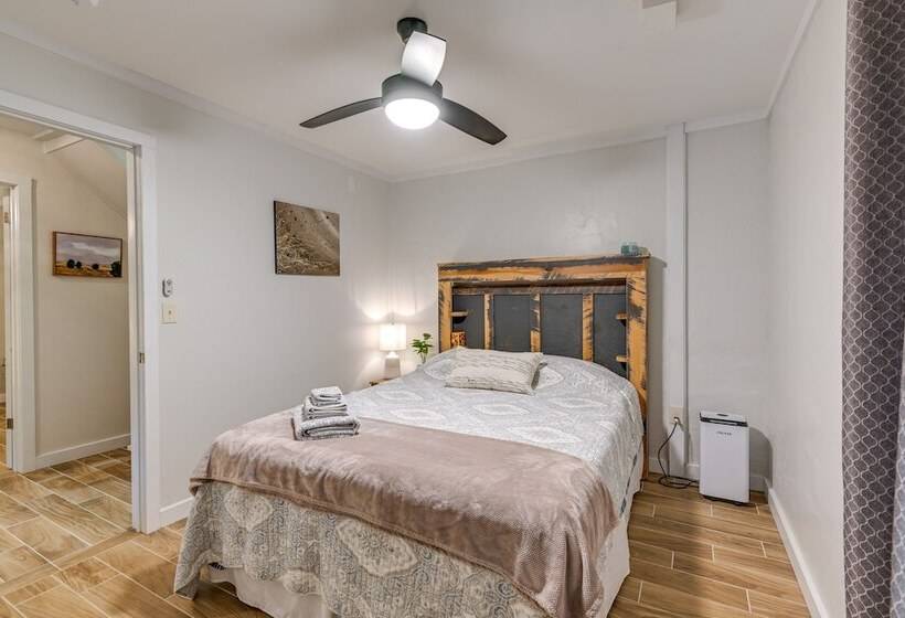 Cozy Tennessee Retreat W/ Patio & Charcoal Grill!