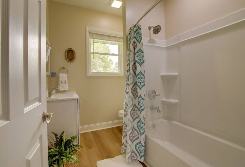 Dog Friendly Jackson Home Near Downtown Hub!