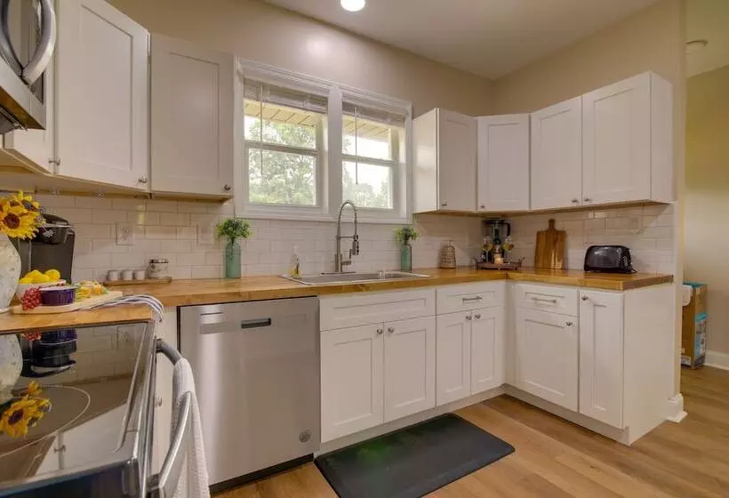 Dog Friendly Jackson Home Near Downtown Hub!