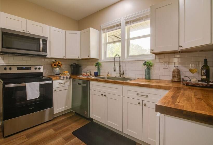 Dog Friendly Jackson Home Near Downtown Hub!