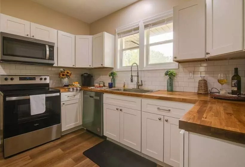 Dog Friendly Jackson Home Near Downtown Hub!