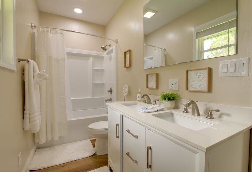 Dog Friendly Jackson Home Near Downtown Hub!