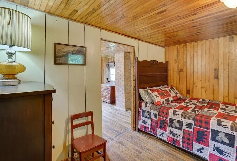 Historic Cabin Retreat ~ 2 Mi To Seneca Rocks!