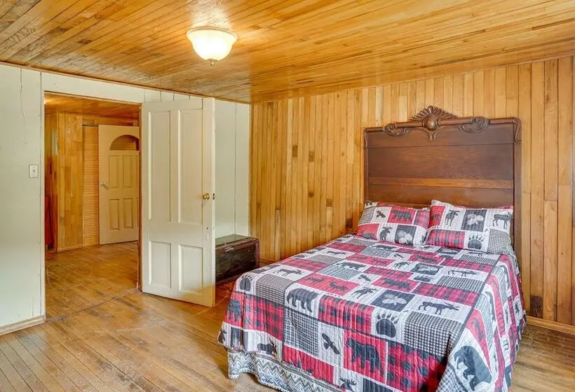 Historic Cabin Retreat ~ 2 Mi To Seneca Rocks!