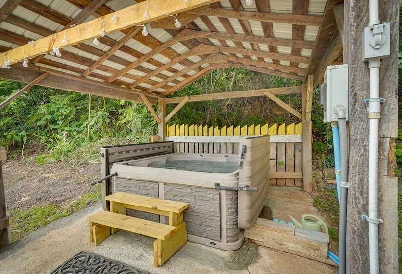 Historic Cabin Retreat ~ 2 Mi To Seneca Rocks!