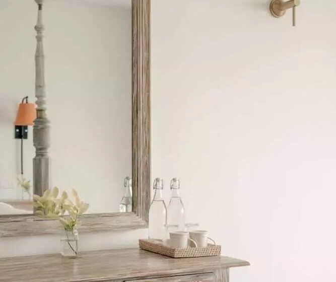 Hotelli Naomi Beach Resort