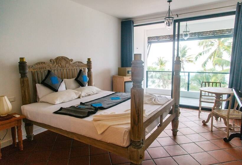 בית מלון כפרי Naomi Beach Resort