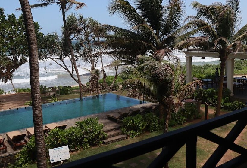 בית מלון כפרי Naomi Beach Resort