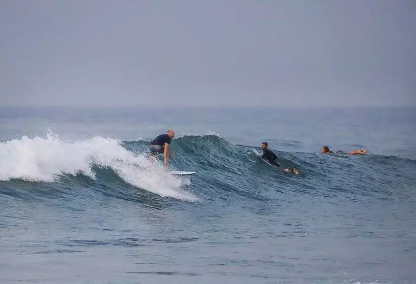 Hotelli Naomi Beach Resort