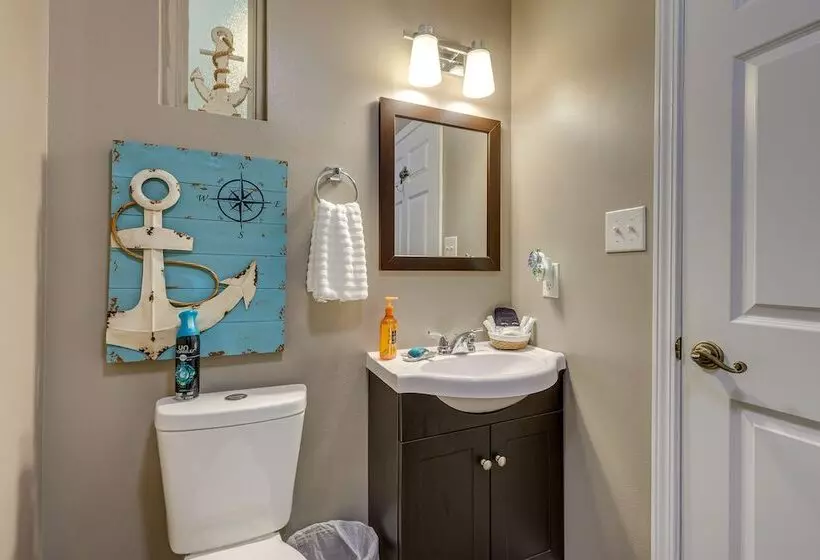 Peaceful Lucedale Hideaway On Private Acerage!