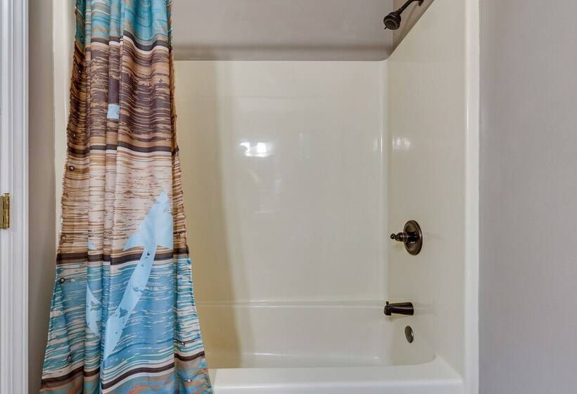 Peaceful Lucedale Hideaway On Private Acerage!