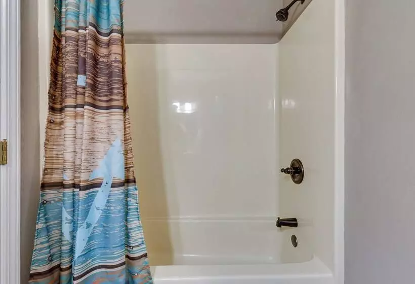 Peaceful Lucedale Hideaway On Private Acerage!