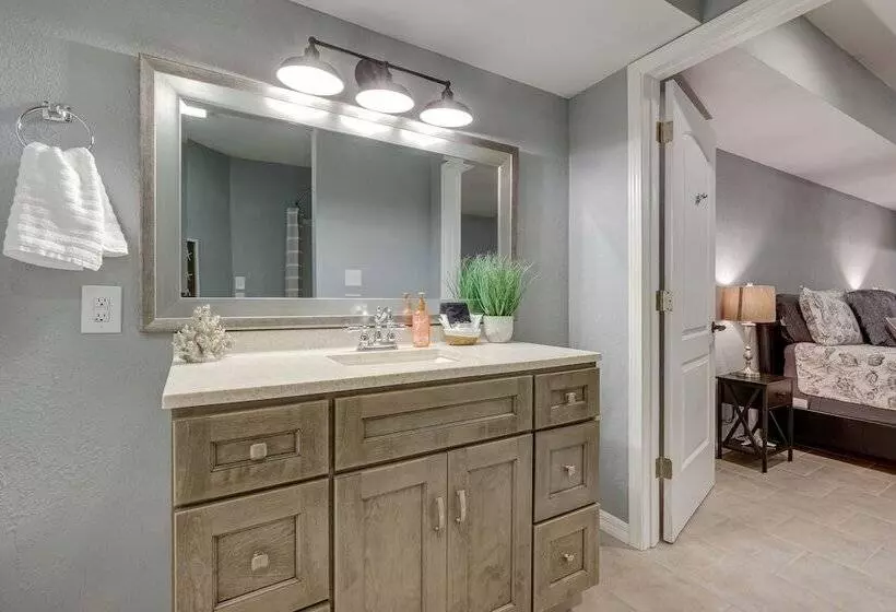 Peaceful Lucedale Hideaway On Private Acerage!