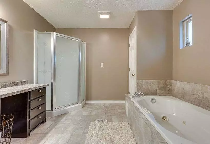 Peaceful Lucedale Hideaway On Private Acerage!