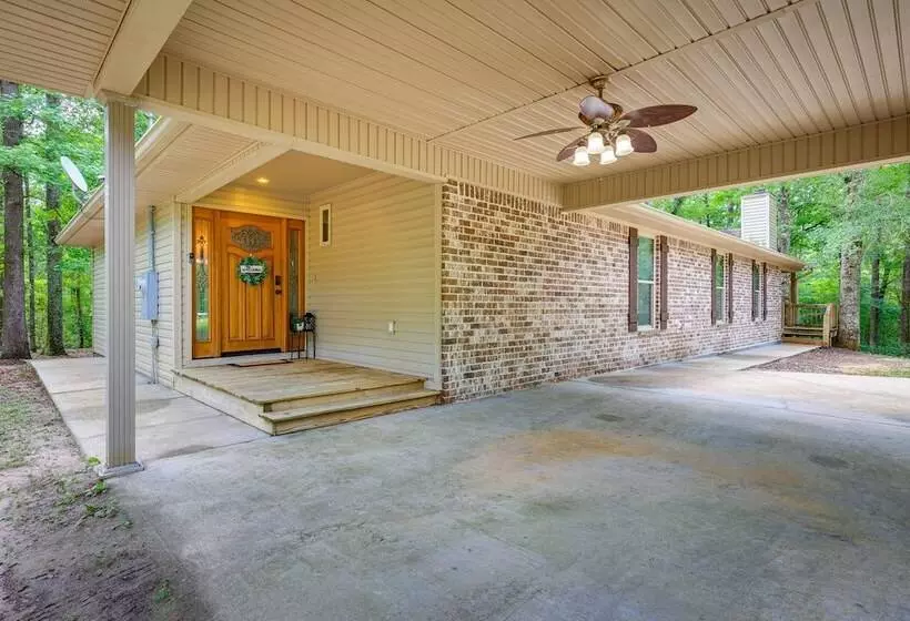Peaceful Lucedale Hideaway On Private Acerage!