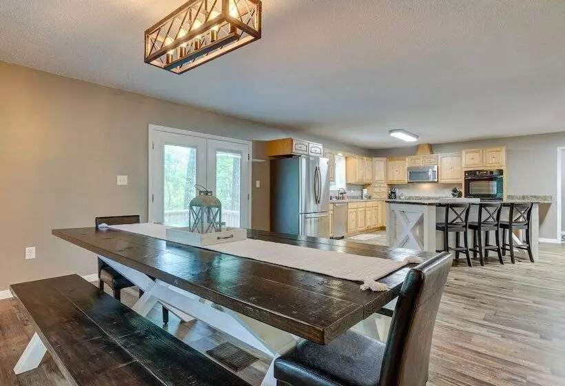 Peaceful Lucedale Hideaway On Private Acerage!