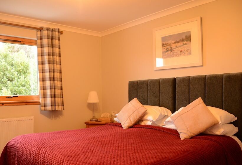 Majatalo Lochview Guest House