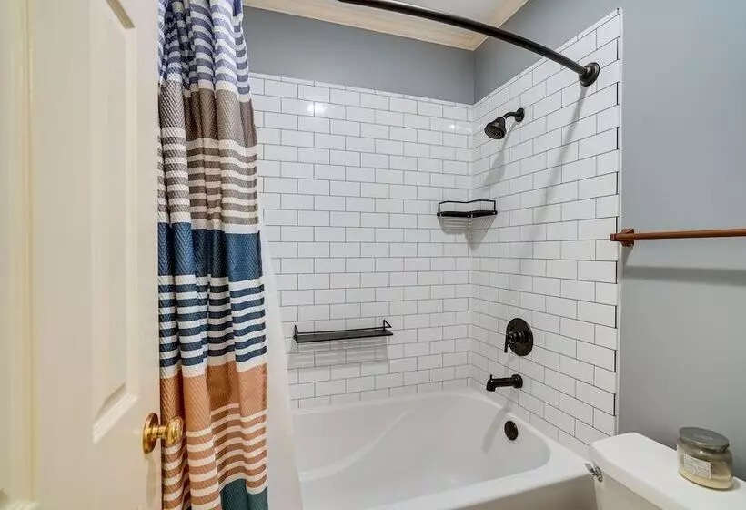 Pet Friendly Bossier City Home Rental: Fenced Yard