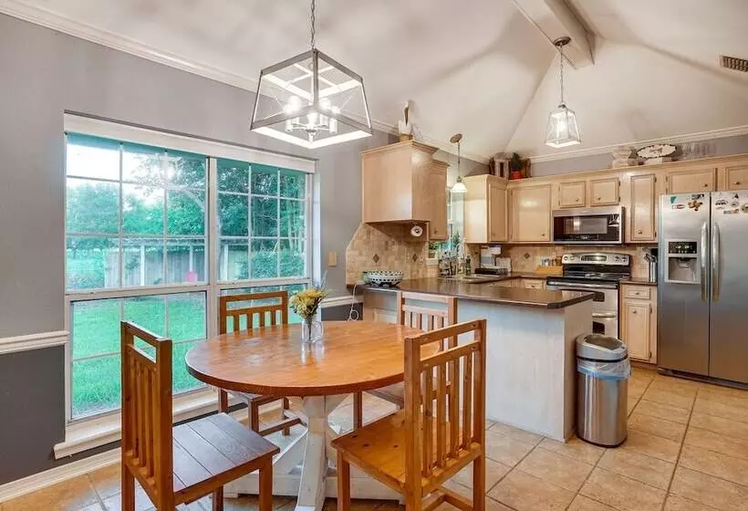 Pet Friendly Bossier City Home Rental: Fenced Yard