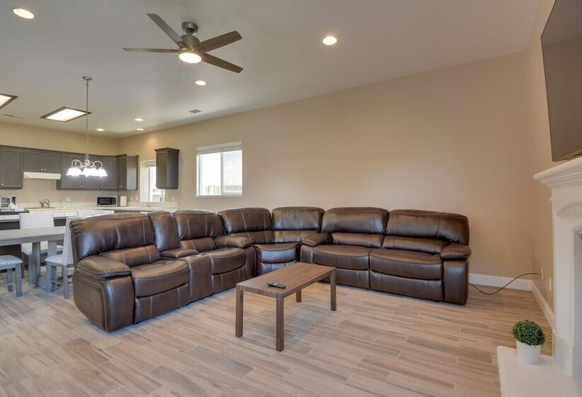 Remodeled Livingston Home W/ Private Backyard!