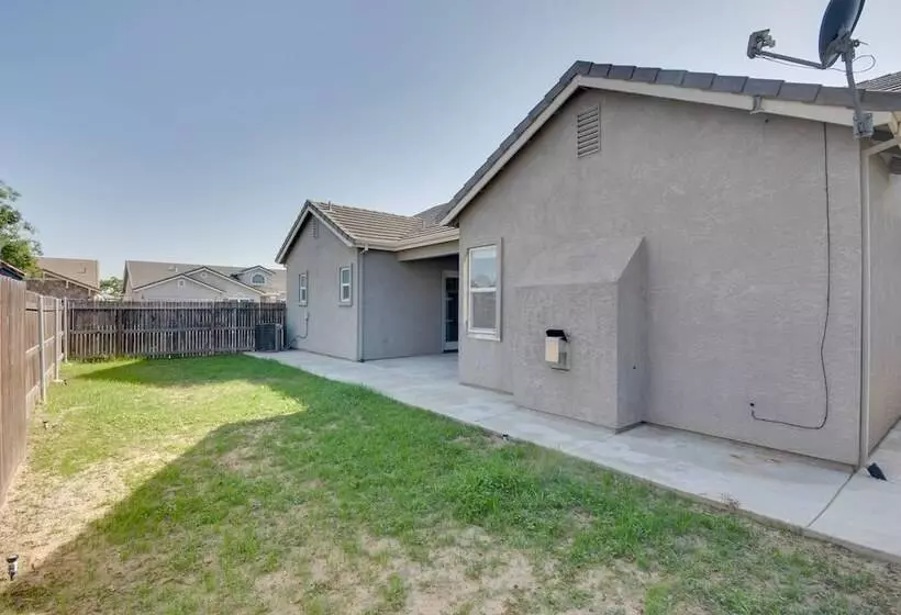 Remodeled Livingston Home W/ Private Backyard!