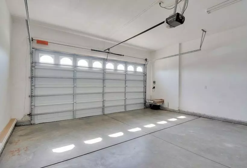 Remodeled Livingston Home W/ Private Backyard!