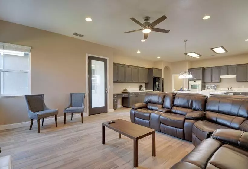 Remodeled Livingston Home W/ Private Backyard!