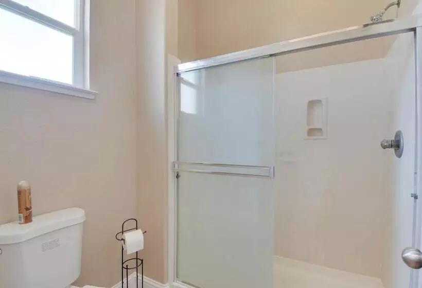 Remodeled Livingston Home W/ Private Backyard!