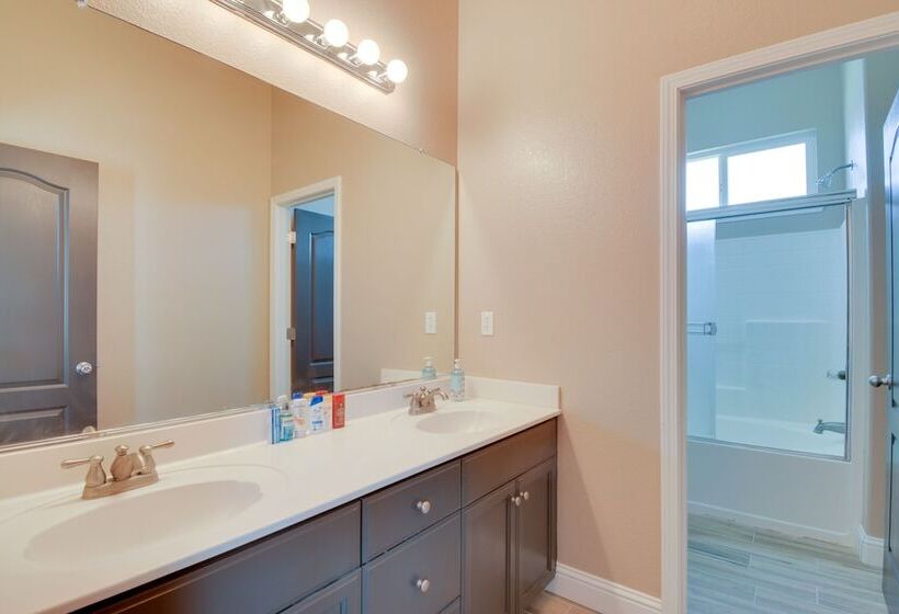 Remodeled Livingston Home W/ Private Backyard!