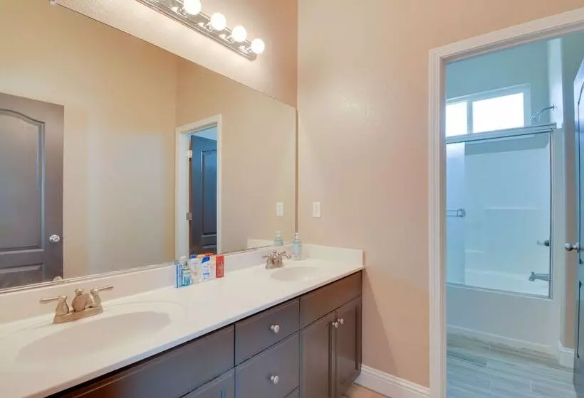 Remodeled Livingston Home W/ Private Backyard!